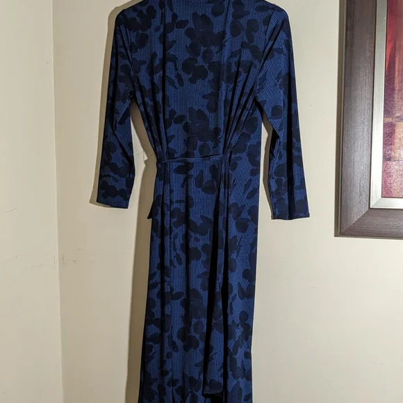 Dress - Picture 4 of 5